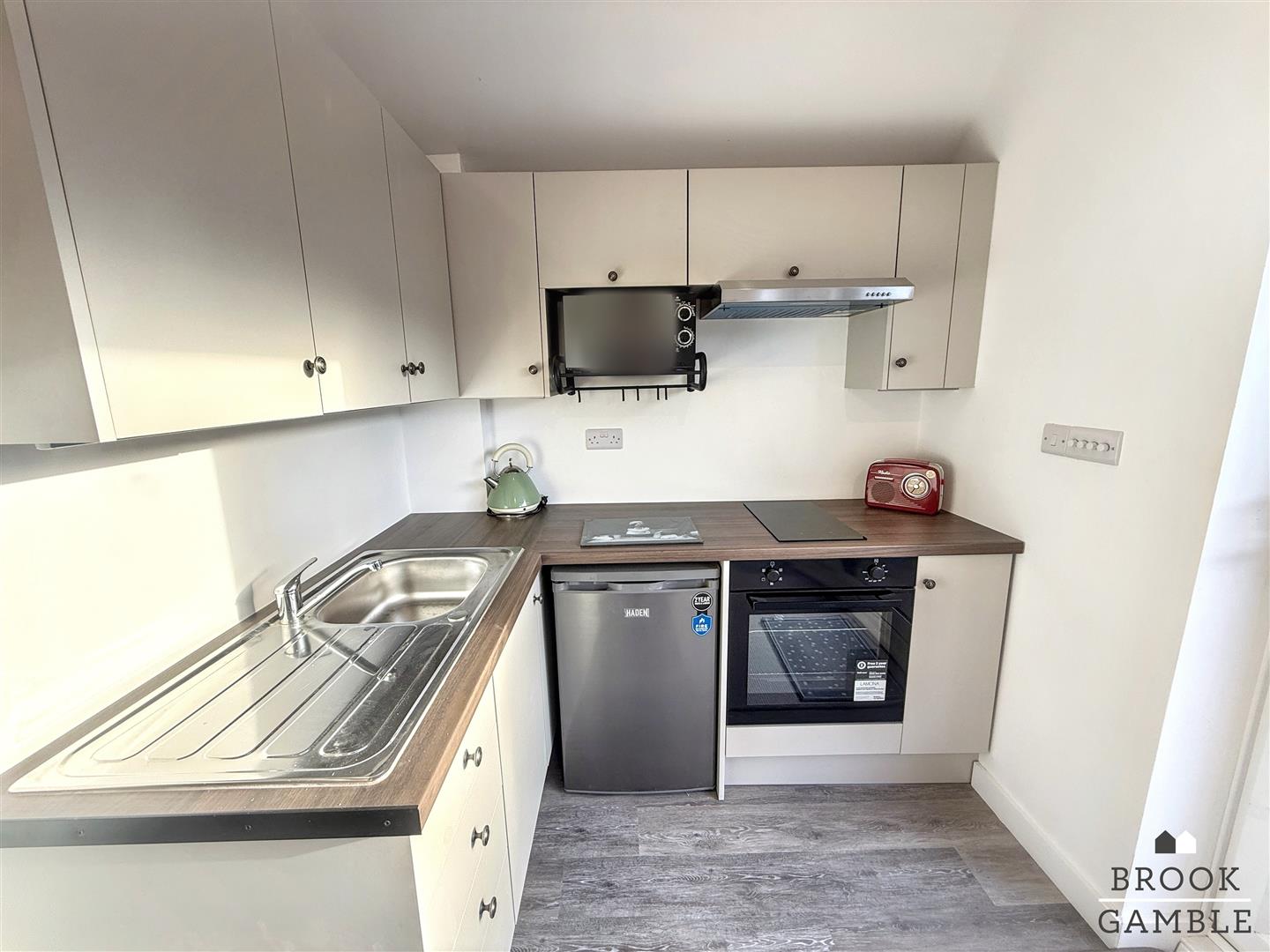 1 Bedroom Apartment. 400 Coast Road in Pevensey,  12